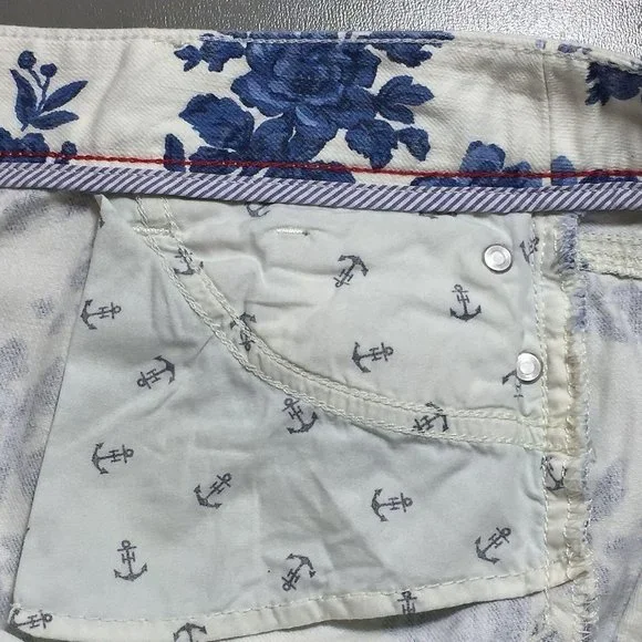 Tommy Hilfiger Shorts Womens Size 4 Blue on White Floral Denim Actual 31 x 4 - Picture 6 of 8